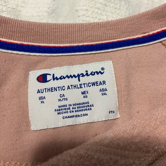 Champion Crewneck. Pink. Large. - Picture 3 of 3